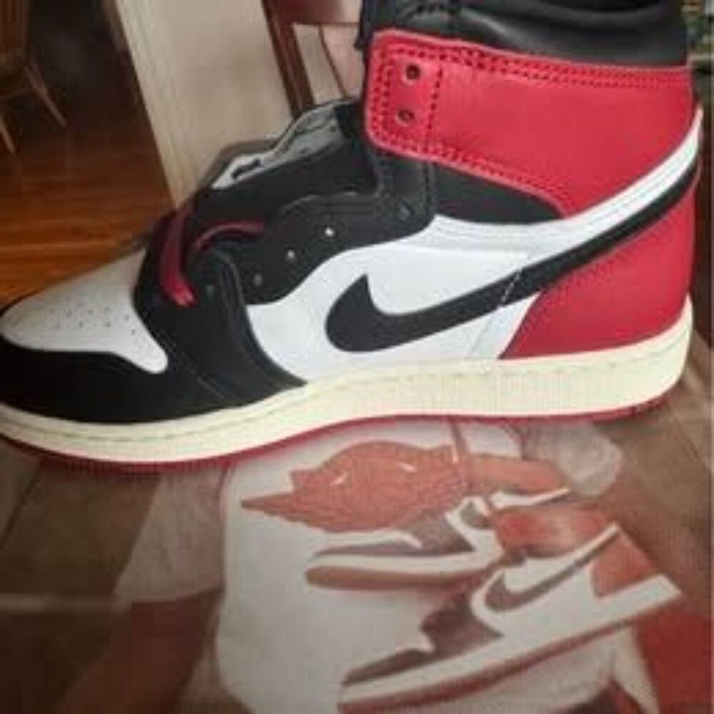 Air Jordan 1 Retro High OG Black Toe Reimagined (GS) 6Y FD1437-106 - Picture 2 of 5